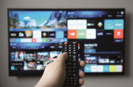 Studie: Connected-TV hängt lineares TV ab - Laut einer Showheroes-Studie liegt Connected-TV in der Gunst der Deutschen deutlich vor linearem Fernsehen - Foto: Adobe Stock
