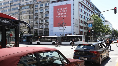 Specialized lanciert erste große Kampagne in Deutschland - thjnk wirbt unter anderem mit Megapostern für die E-Bikes von Specialized - Foto: thjnk