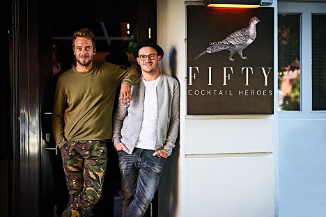 David+Martin entwickelt Kampagne für Süddeutsche - David Stephan und Martin Eggert (v.l.) arbeiten mit ihrem Team an einer neuen Markenkampagne für die 'Süddeutsche Zeitung'. (Bild: Martin Diepold)