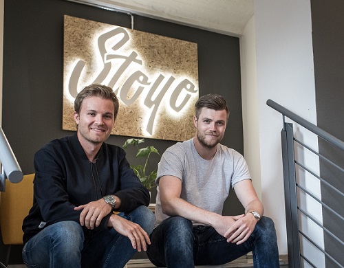 Rennfahrer Nico Rosberg untersttzt Stoyo-CEO Partick Bales (v.l.) bei der Internationalisierung seines AdTech-Start-ups (Foto: Stoyo)