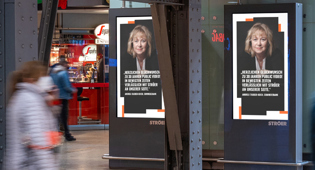 In der Jubilumskampagne gratulieren Marketingverantwortliche wie Andrea Tauber-Koch von der Commerzbank Strer zum 30-jhrigen Bestehen von Public Video - Foto: Strer