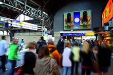 Ströer installiert Mega-LCDs am Hamburger und D'dorfer Hauptbahnhof -
