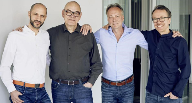 Freuen sich auf die gemeinsame Zukunft: Studio-Funk-Chef Markus Weber (Dritter von links) und die drei WeSound-Manager Cornelius Ringe, Carl-Frank Westermann und Lars Ohlendorf (v.l.n.r.) - Foto: WeSound