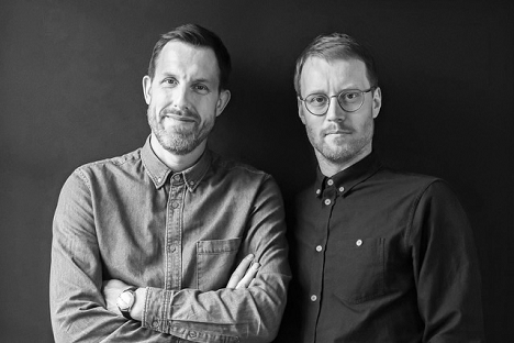 SinnerSchrader Swipe macht Motel One digital - Sven Schmiede und Christoph Mörl freuen sich über den Etat von Motel One (Foto: SinnerSchrader Swipe)