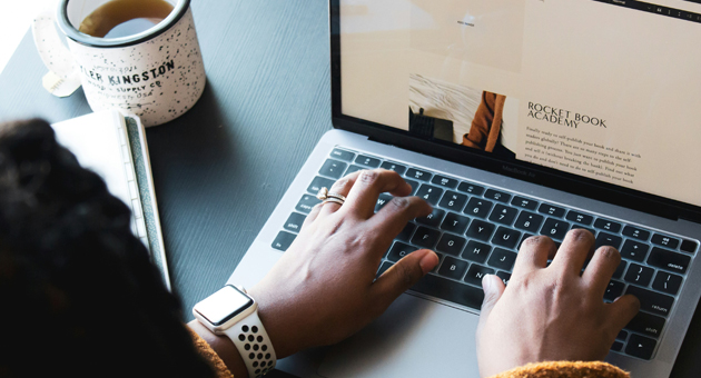 Freelancer-Kompass 2026 zeigt wachsende Unsicherheit - In der ersten Erhebungswelle des Freelancer-Kompass 2026 zeigen sich zunehmende Unsicherheiten bei vielen Selbstständigen – Foto: Daniel Thomas/Unsplash