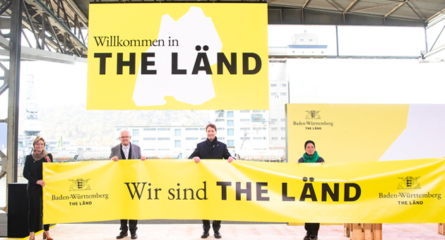 BW kürt Thjnk zur Leadagentur - Wirtschaftsministerin Dr. Nicole Hoffmeister-Kraut, Ministerpräsident Winfried Kretschmann, Ola Källenius, Vorstandsvorsitzender der Daimler AG, und die Zwei-Sterne-Köchin Douce Steiner bei der Präsentation von 'The Länd' 2021 - Foto: Staatsministerium Baden-Württemberg/Studio KD Busch
