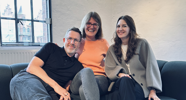 Accenture Song gewinnt Digital-Lead der TK - Das Accenture Song-Team (v.l.) Sven Schmiede, Marie Merle und Barbara Brunner - Foto: Accenture Song