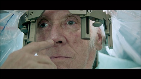 Serviceplan startet crossmediale Kampagne für die Schön Klinik - Die neuen Spots der Schön Klinik zeigen Menschlichkeit zwischen Patienten und Mitarbeitern (Bild: Serviceplan)
