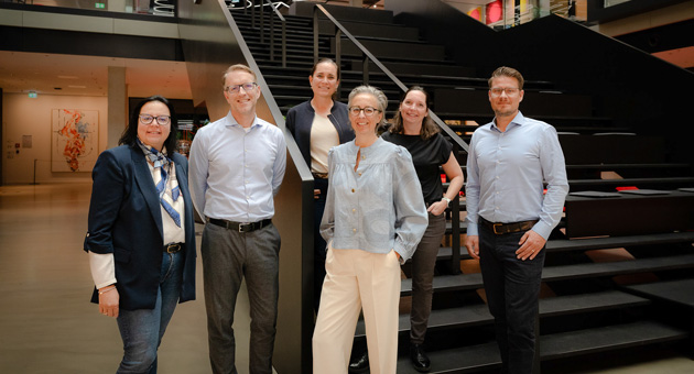 Targobank bestätigt Etathalter - (v.l.) Karin Immenroth (Mediaplus), Ryan Volker, Gwen Pascha (beide Targobank), Barbara Evans (Mediaplus), Caroline Bonnet (Targobank) und Malte Delbrück (Mediaplus) – Foto: Mediaplus