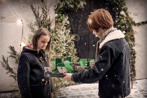 Der Schauspieler Rufus Beck erzhlt fr die Telekom zu Weihnachten eine Geschichte zum Thema Teilen (Foto: Deutsche Telekom)