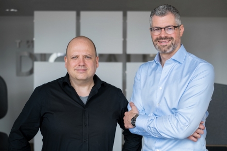 The Digitale gewinnt AI Mentoring als Neukunden - (v.l.) The Digitale-Inhaber Peter Bilz-Wohlgemuth und Dominique Korschinek freuen sich über das Neugeschäft - Foto: Robin Schneyer / The Digitale