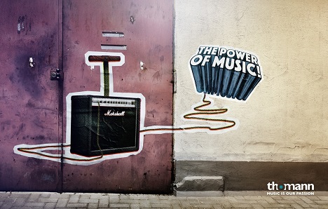 Thomann schlägt mit dirk & philip neue Töne an - Neue Kampagne steht unter dem Zeichen 'The Power of Music'