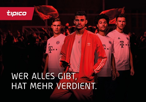 Tipico und JvM feiern Helden neben dem Platz - Nicht nur auf dem Feld, sondern auch daneben kann man mit vollem Einsatz zum Gewinner werden (Bild: Tipico)