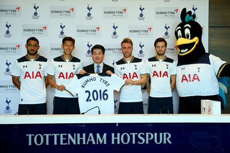 Kumho Tyre unterstützt Premier League Klub Tottenham Hotspur - Tottenham Hotspur präsentiert seinen neuen Reifenpartner Kumho Tyre (Foto: Kumho Tyre)