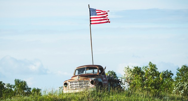 So reagiert die US-Automobilbranche auf den Zollwahnsinn - Die US-Automarken zeigen sich patriotisch - Foto: Jon Sailer on Unsplash