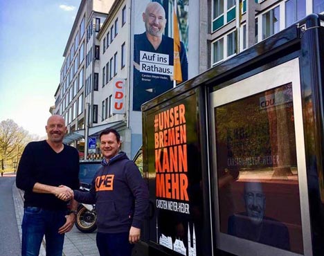 Start-up UZE Mobility gewinnt CDU Bremen als Werbekunden - v.l. Carsten Meyer-Heder (Spitzenkandidat CDU Bremen) und Dr. Dr. Alexander Jablovski (CEO, Co-Founder UZE Mobility); Foto: UZE Mobility