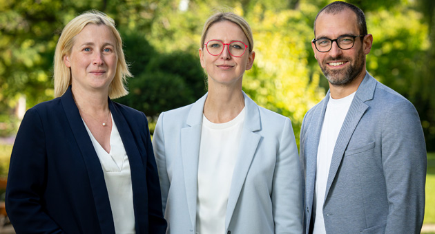 Neues Kommunikationsteam für die Uniklinik Dresden - Juliane Wagnitz (Mitte) leitet die Direktion Kommunikation bei der Uniklinik Dresden. Ihr zur Seite stehen Annechristin Bonss (v.l.) sowie Alexander Hesse - Foto Universitätsklinikum Dresden/Kirsten Lassig