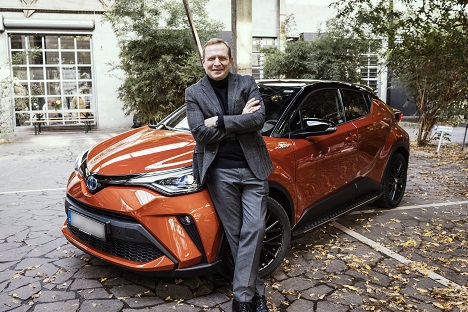 Influencer werben mit #IamHybrid für Toyota - Alain Uyttenhoven weiß, warum die Videos schon mehr als acht Millionen Mal geklickt wurden: „Die Geschichten sind bewusst weniger werblich und tragen die Botschaften eher unterschwellig weiter.“
