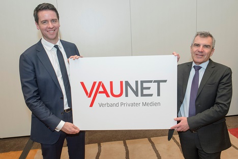 Namensänderung: VPRT wird zu VAUNET - VPRT-Geschäftsführer Dr. Harald Flemming und VPRT-Vorstandsvorsitzender Hans Demmel präsentieren den neuen Namen des VPRT (Quelle: VPRT)