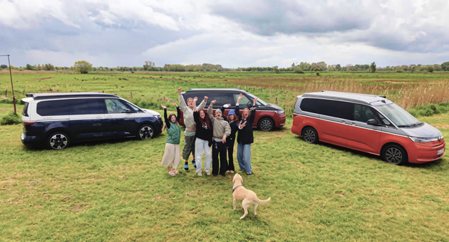 VW Nutzfahrzeuge schickt California auf Social-Media-Roadtrip durch Europa - Drei Teams mit Hund gehen mit dem VW California auf Abenteuertour – Foto: Optimist