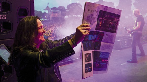 Wacken-Gründer liest die FAZ live auf der Bühne - Wacken-Gründer Thomas Jensen ist der neue kluge Kopf der FAZ-Fotoserie (Foto: FAZ)