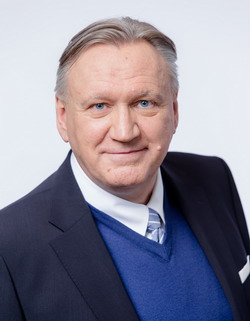 Der ehemalige RTL-Sportchef wird Sportchefredakteur von Sky (Foto: Sky)