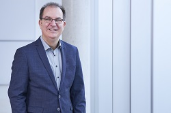 AOK Rheinland/Hamburg vergibt Media-Etat - Markus Weber, Director Media Consulting bei JOM, freut sich über den erneuten Gewinn des Media-Etats der AOK im Rheinland und in Hamburg – Foto: JOM Group