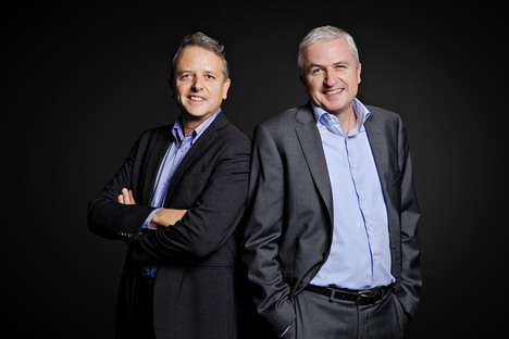 Florian (l.) und Marcus Weischer stellen die neue CI ihres Unternehmens vor (Foto: Weischer)