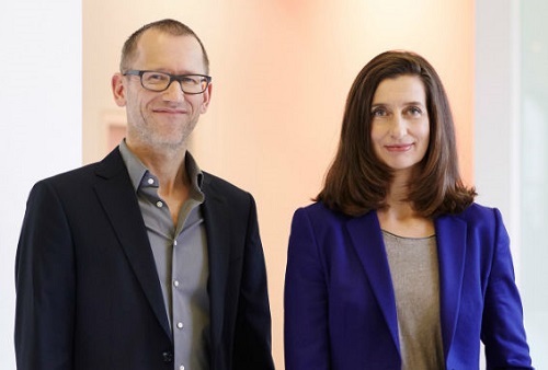 Zeichen & Wunder gewinnt Deuter als Neukunden - Die geschäftsführenden Gesellschafter Irmgard Hesse und Marcus von Hausen von Zeichen & Wunder fereuen sich über einen neuen Kunden (Foto: Zeichen & Wunder)