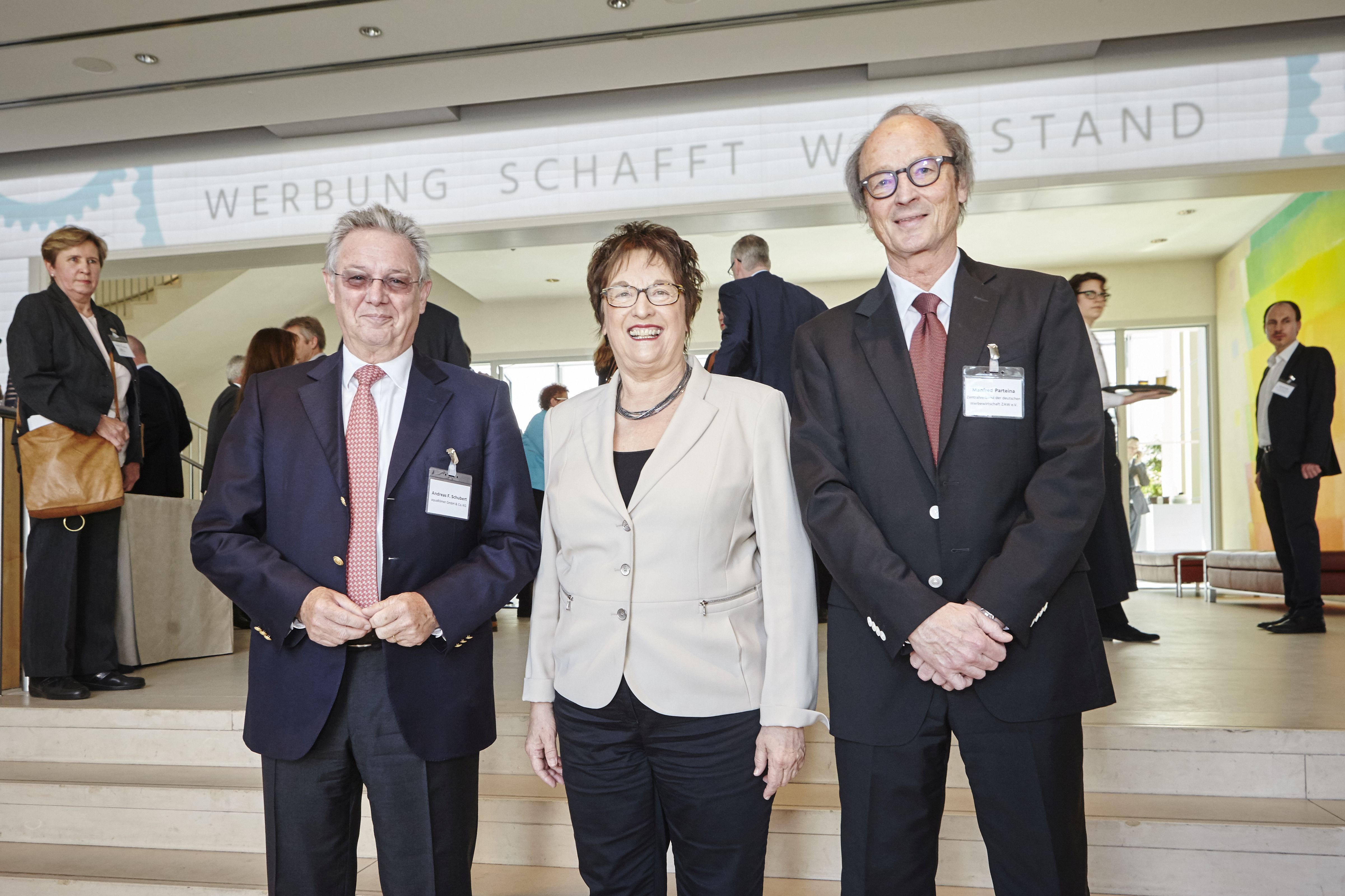 Werbewirtschaft fordert weniger Beschränkungen - ZAW-Präsident Andreas F. Schubert, Bundeswirtschaftsministerin Brigitte Zypries, ZAW-Hauptgeschäftsführer Manfred Parteina (Foto: ZAW)