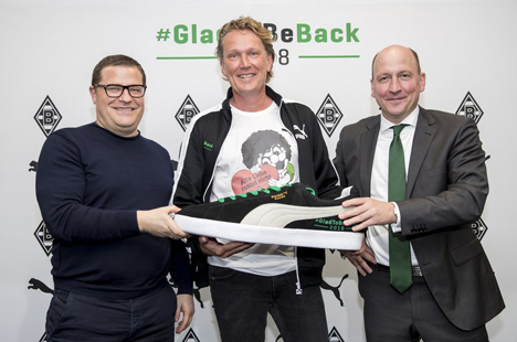Puma löst Kappa bei Borussia Mönchengladbach ab - Freuen sich auf die „erneute“ Zusammenarbeit: Borussias Sportdirektor Max Eberl, Matthias Bäumer, Area General Manager Puma DACH und Borussias Geschäftsführer Stephan Schippers (v. l. n. r.) – Foto. Borussia Mönchengladbac