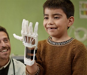 DHL startet mit 180 Amsterdam globale Kampagne - Die neue Kampagne unterstreicht den Einfluss des globalen Handels auf das Wohlergehen der Menschen und welche Rolle DHL dabei spielt (Foto: DHL)
