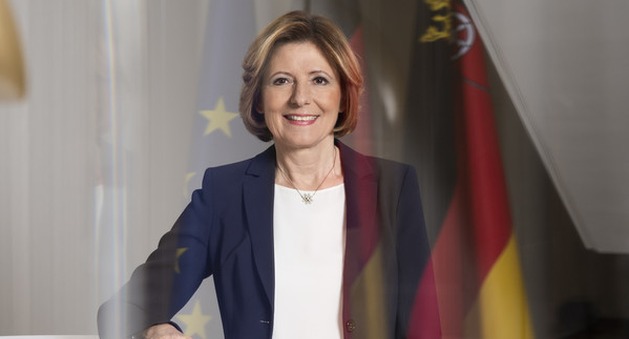 Stärkere Kontrolle für öffentlich-rechtliche Sender angestrebt - Malu Dreyer, Ministerpräsidentin von Rheinland-Pfalz, fordert strenge Regeln für die Sender - Foto: Staatskanzleit RLP, Elisa Biscotti