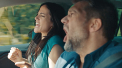 Scholz & Friends entwickelt digitale Kampagne für Opel Zafira - Bettina Zimmermann und Kai Wiesinger werben in fünf Online-Spots für den neuen Opel Zafira (Foto: Scholz & Friends)