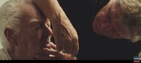 APG-Kampagnen des Jahres: Dennis Hofmann freut sich über neue Väter bei Gillette - Screenshot: YouTube/Gillette