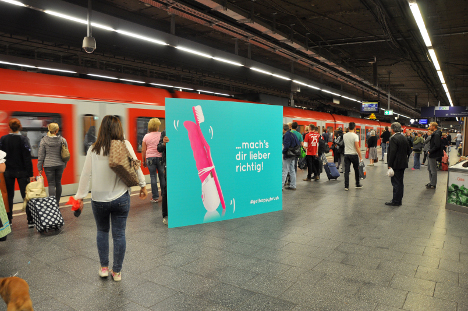 Epic wirbt mit Vibratoren und Rasierern für Schall-Zahnbürsten - Eine Guerilla-Aktion des Start-ups happybrush soll auf die neuen Schall-Zahnbürsten aufmerksam machen (Foto: happybrush)