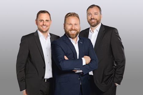 Christian Schwarzenberger (r.) stt ab 1. Juni als dritter Geschftsfhrer zum Managementteam um Thomas tinger (m.) und Marc-Stephan Vogt (l.) hinzu. (Foto: marcapo GmbH)