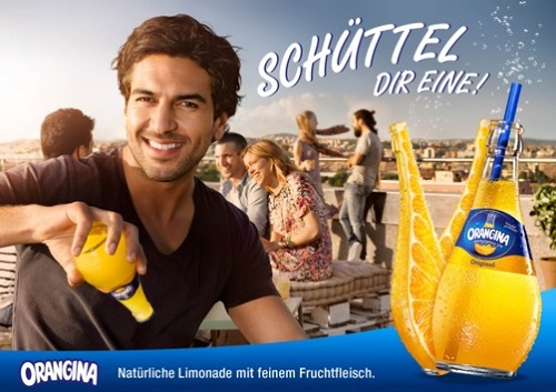 Interone realisiert Orangina-Kampagne mit Schauspieler Elyas M'Barek - Elyas M'Barek ist das neue Orangina-Testimonial (Foto: Schweppes)