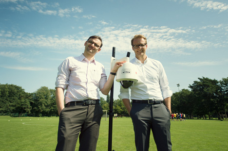 TAS unterstützt Markteinführung von Soccerwatch.tv - Sehen Vermarktungspotenzial im Amateurfußball: Georg Moser, geschäftsführender Gesellschafter von soccerwatch.tv und Mitgründer Jan Taube (Bild: Soccerwatch.tv)