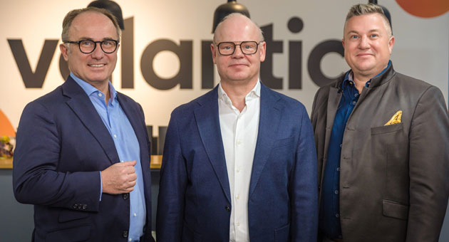 Valantic kauft SAP-Spezialisten in der Schweiz - Verkünden den gelungen Deal (v.l.): Paolo Strever ( oneresource-CEO ), Guido Schlief (Partner & Chief Commercial Officer bei Valantic) und Timothy Stecher (COO oneresource) - Foto: Valantic