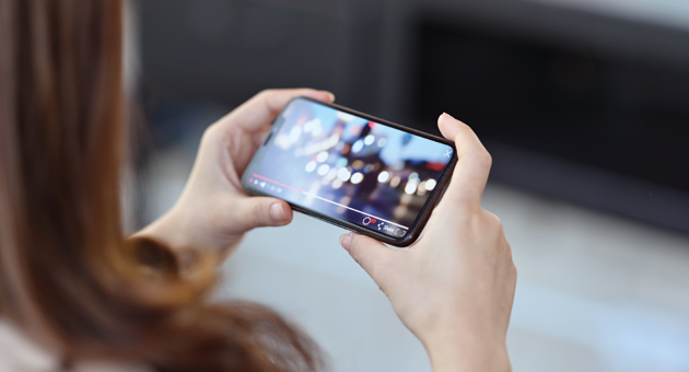 Digitalwerbung überspringt 2026 Acht-Milliarden-Euro-Marke - Laut OVK wird Online-Videowerbung in Deutschland 2026 erstmals mehr Umsatz als Online-Display – Foto: Bongkarn/Adobe Stock