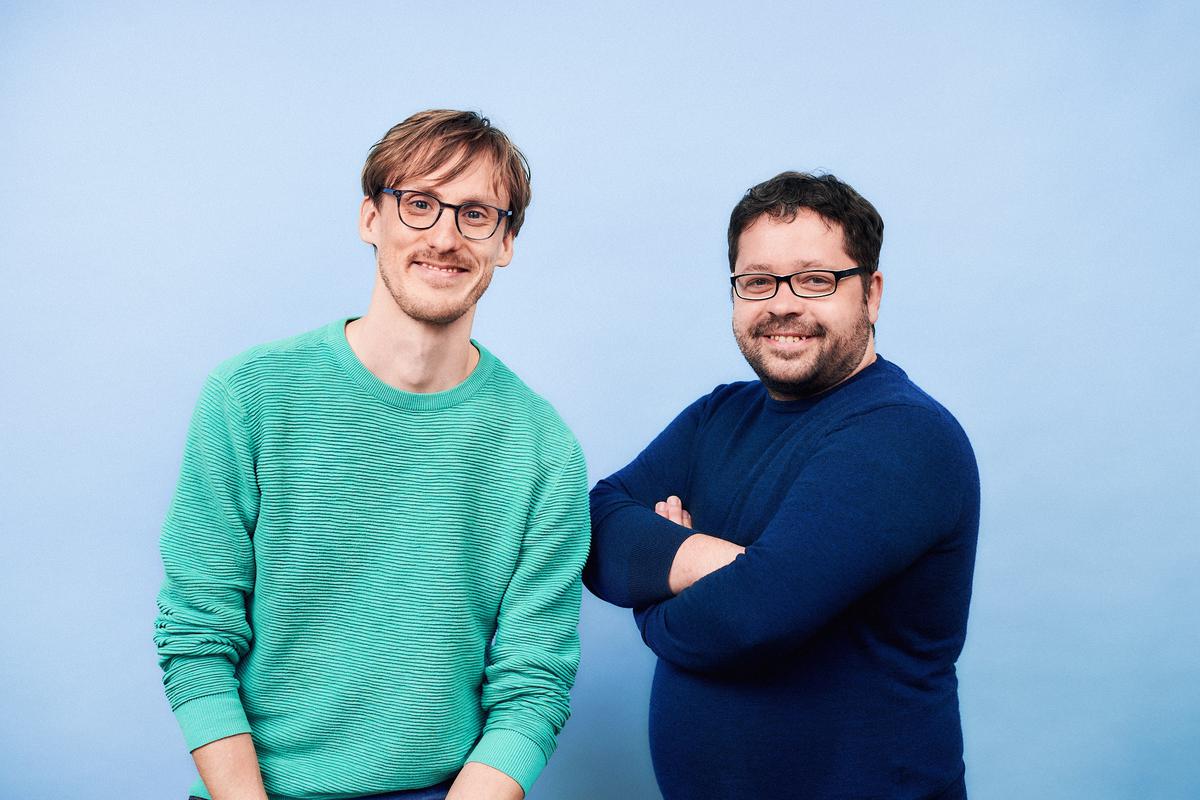 Lucky Shareman übernimmt CrowdArchitects und bietet Influencer-Marketing-Suite - Lucky Shareman hat die Mehrheit an CrowdArchitects übernommen. (v.l.) Moritz Wasserek von CrowdArchitects und Björn Wenzel von Lucky Shareman bieten ab sofort die Influencer-Marketing-Suite an. (Foto: Lucky Shareman)
