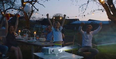 Yours Truly präsentiert für Persil #waschechtefans - (Screenshot: Persil)